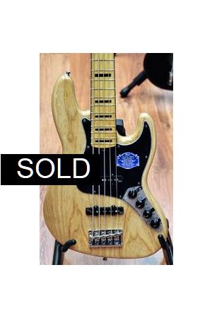 Fender Am Dlx JBV Nat Arce. Fender Am Dlx JBV Nat Arce.